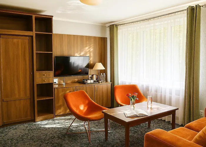 蓝色娱乐中心大酒店 Łukęcin